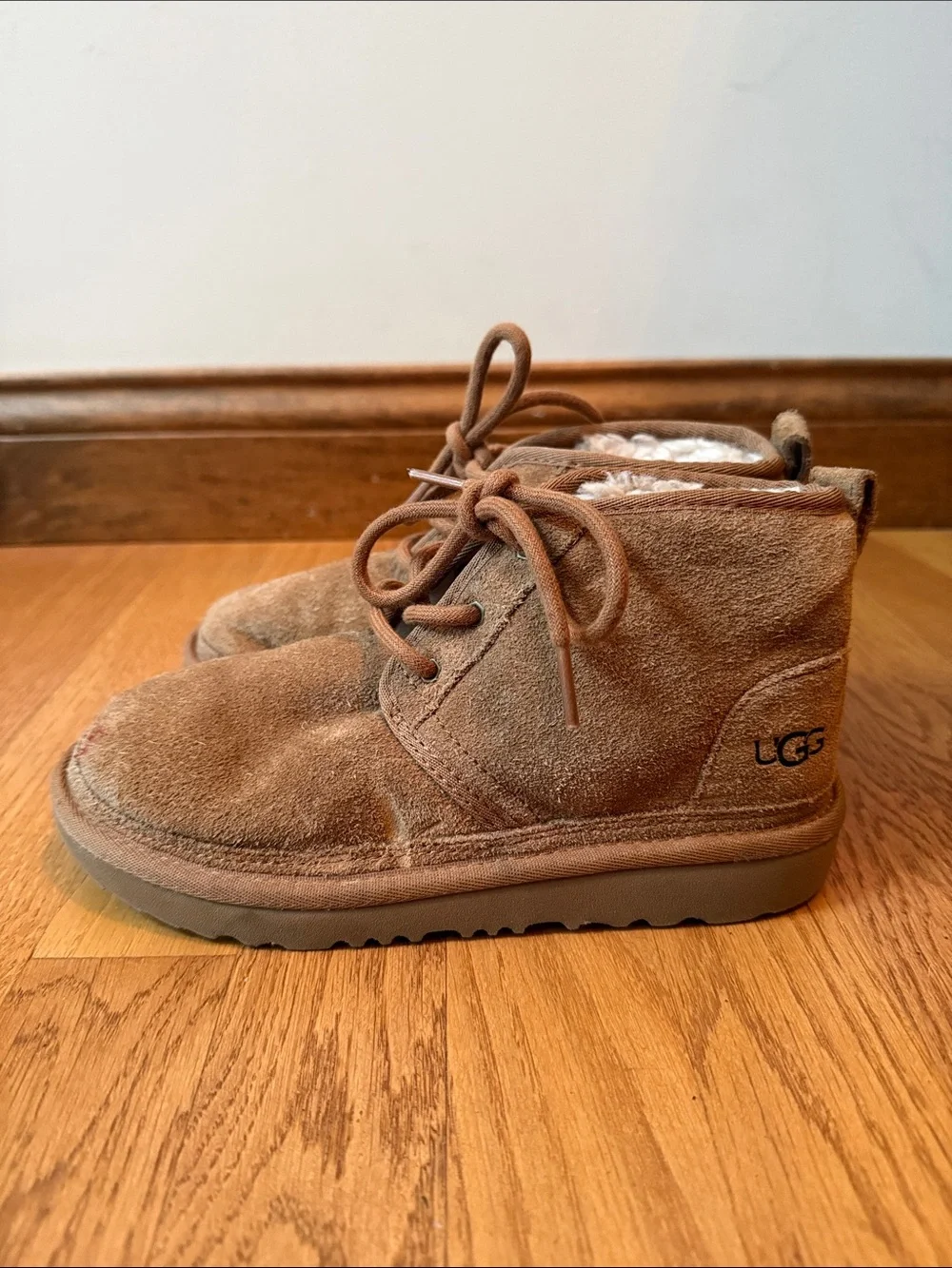 UGG guc light